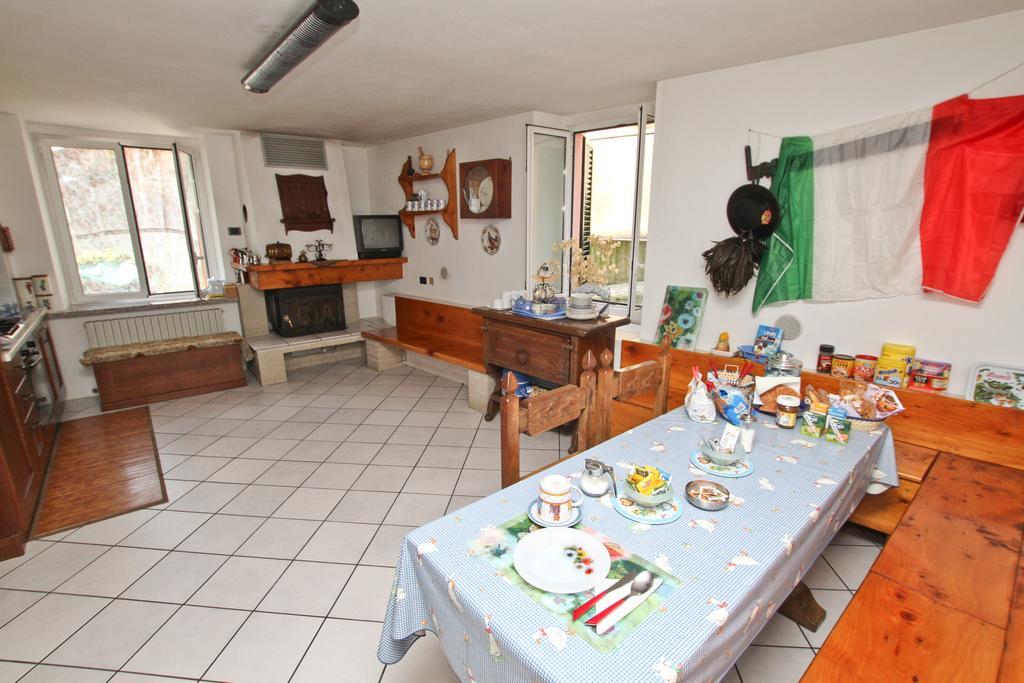 B&B Localita Manzoniane Lecco Szoba fotó